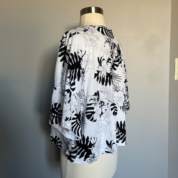 Puma Fashion Exotic Leaves Hawaii Floral White Cropped Boxy Relaxed Tee Top Larg - Picture 7 of 10